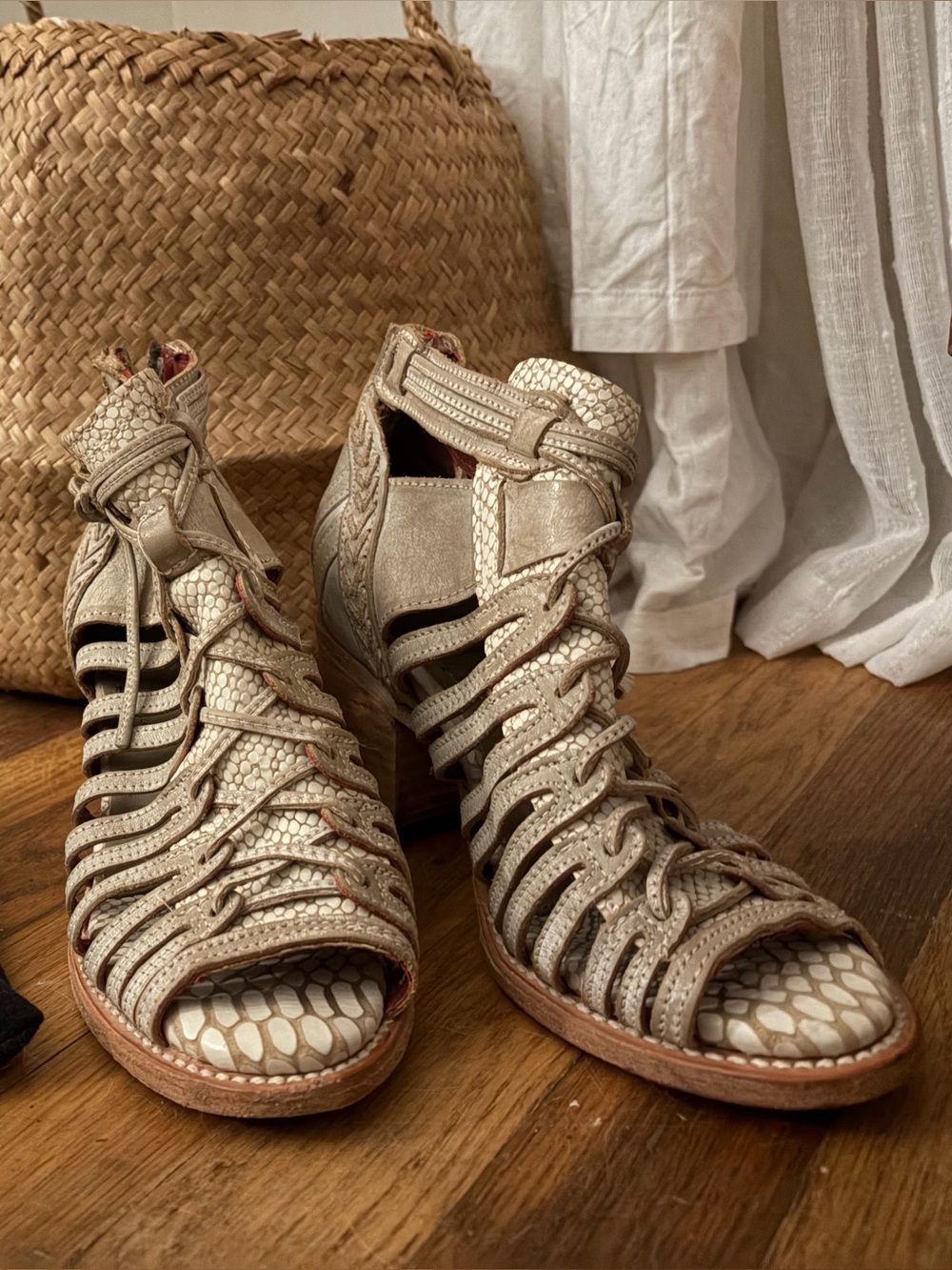Women’s Freebird Wazee Heels Sandals Size 7 (fits size 8.5-9). Worn once. - Picture 2 of 9
